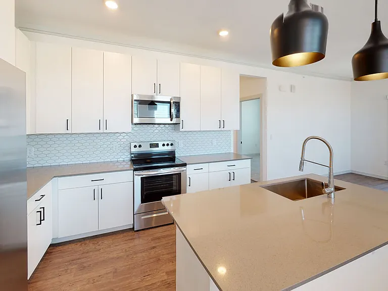The Prospector Apartments — Photo 10