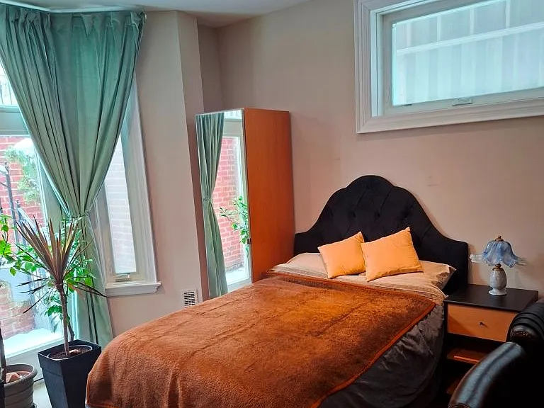 176 Alfred Ave #BASEMENT — Photo 6