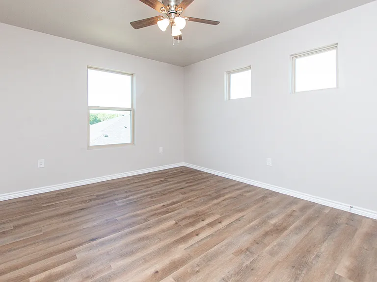 2542 Leroy Ln #B — Photo 13