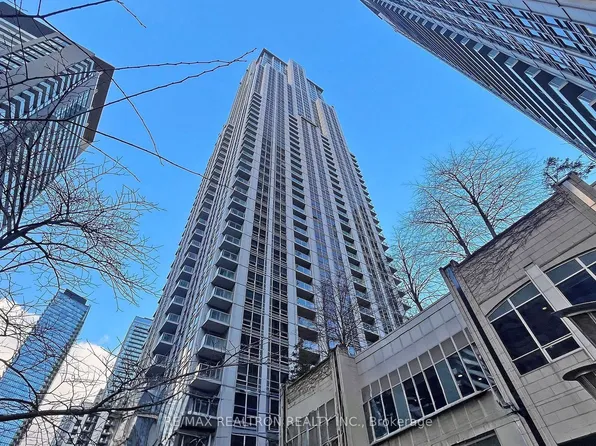 763 Bay St #2202, Toronto, ON M5G 2R3