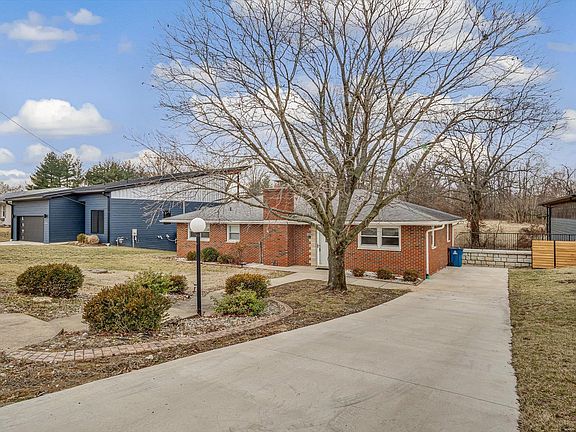 2nd image of 111 Park Dr