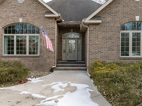 2nd image of 2325 Forest Hills Ln