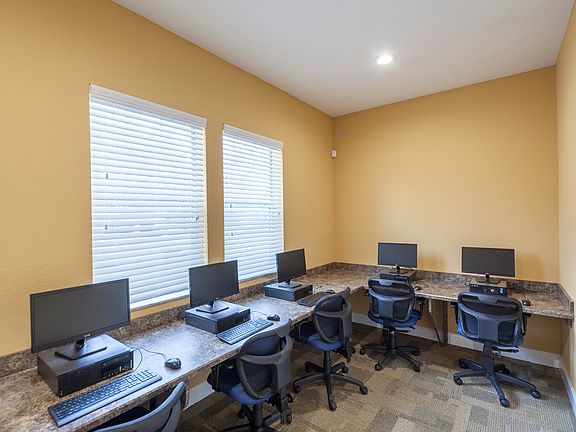 Grande Court Computer Center