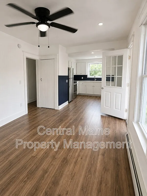 2 bed, 1.0 bath, 1001 sqft, $2,290 — Photo 1