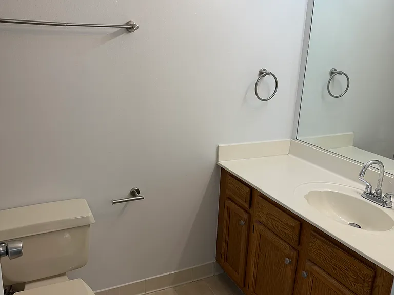 1009 Cody Dr — Photo 7