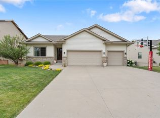 4204 147th St, Urbandale, IA 50323