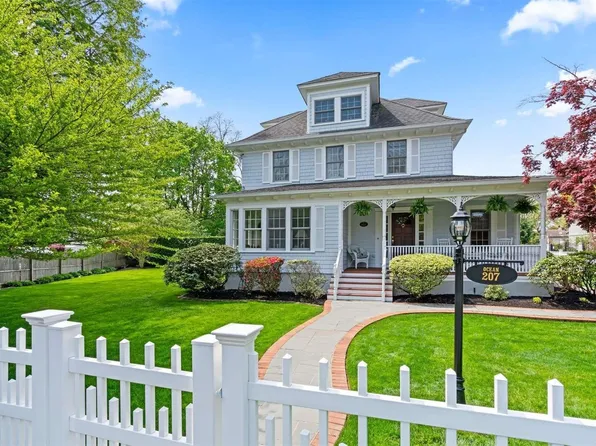 207 Ocean Avenue, Northport, NY 11768