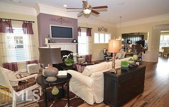 2nd image of 3024 Scarlet Oak Ln