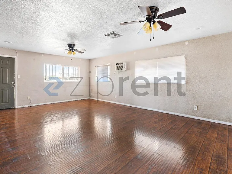 1209 H St — Photo 4
