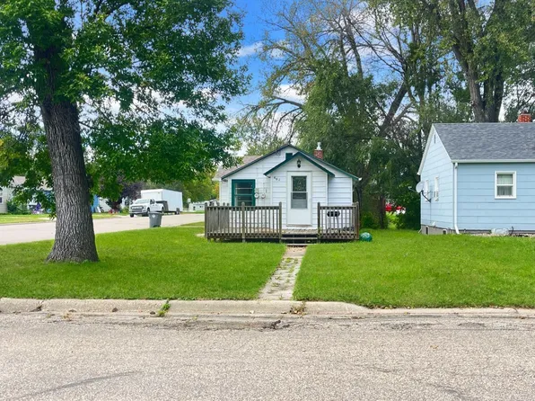 401 3rd St W, Velva, ND 58790