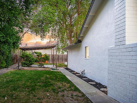 5th image of 1023 Azure Ct