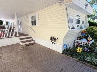 658 Sound Ave #E10, Calverton, NY 11933