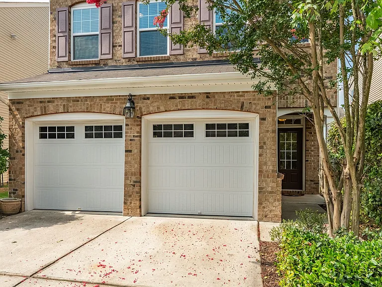2084 Tanners Mill Dr — Photo 3