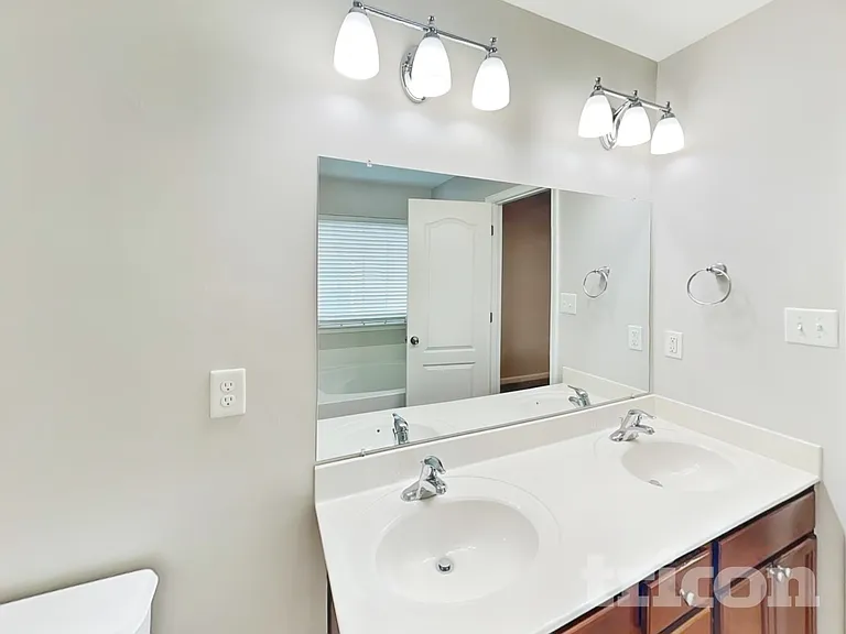 1028 Mountain Laurel Ct — Photo 8