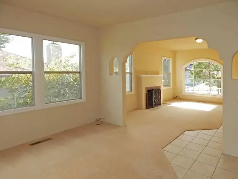 970 W Franklin St — Photo 2