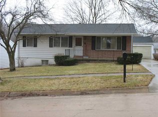 1638 S View Dr NW, Cedar Rapids, IA 52405