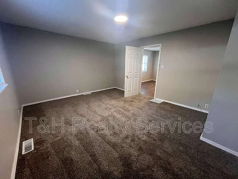 609 S Crystal St — Photo 9