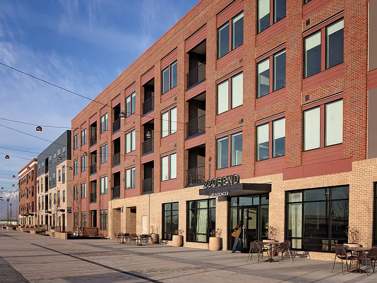120 & 220 Bend — Photo 34