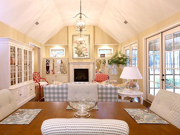 5th image of 161 Quiet Oak Ct