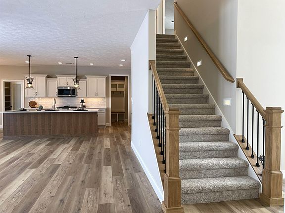 4th image of 934 Ravenstone Dr