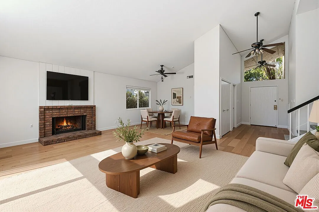 4 bed, 3.0 bath, 2504 sqft, $9,600 — Photo 3