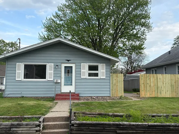 2017 16th St, Rock Island, IL 61201