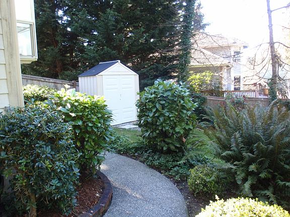3rd image of 411 Sheridan Pl