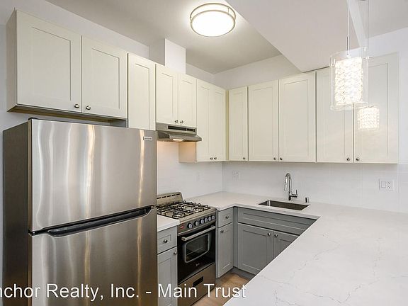 5th image of 2390 Chestnut St APT 109