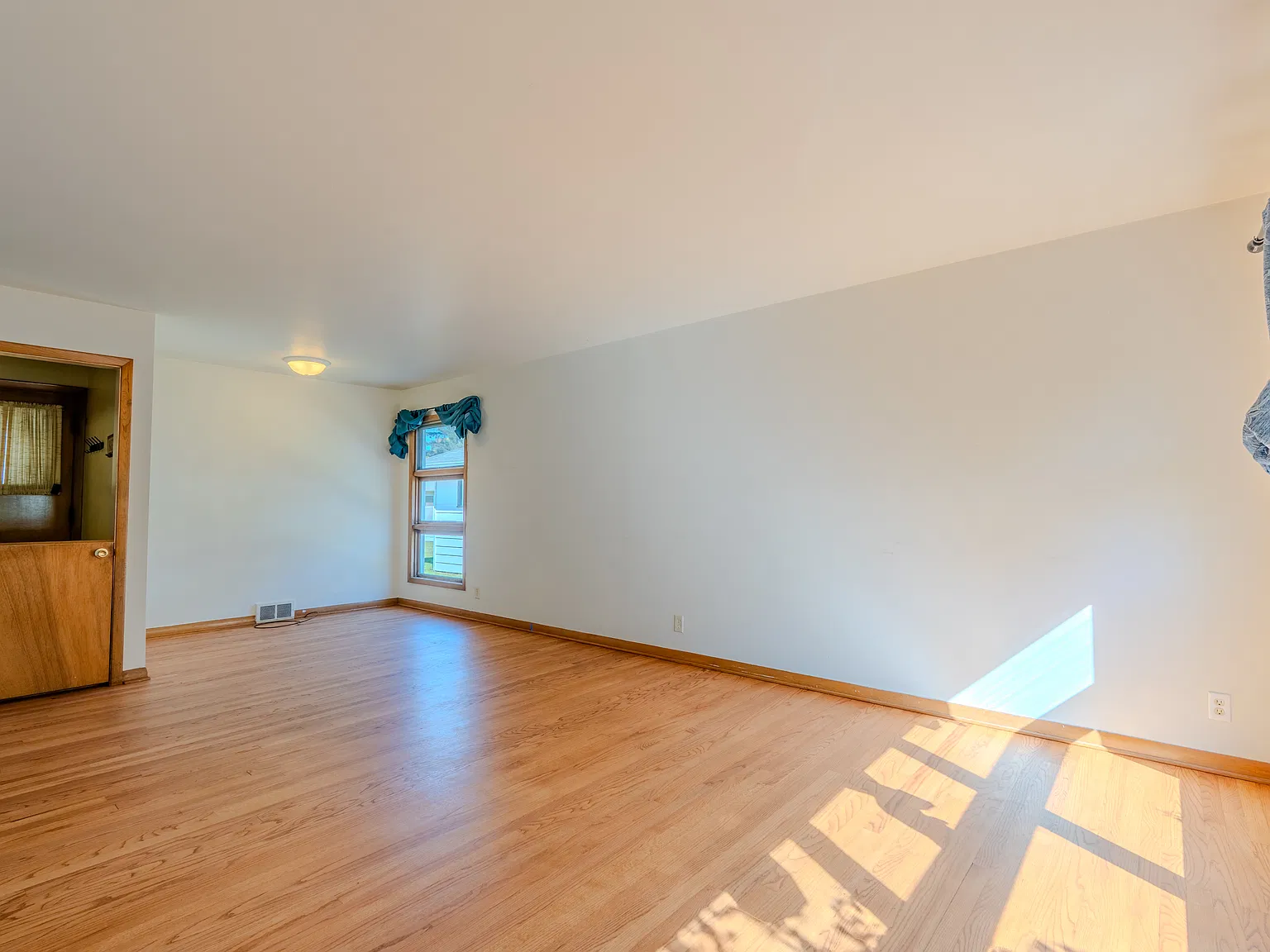 3 bed, 1159 sqft, $2,700 — Photo 3