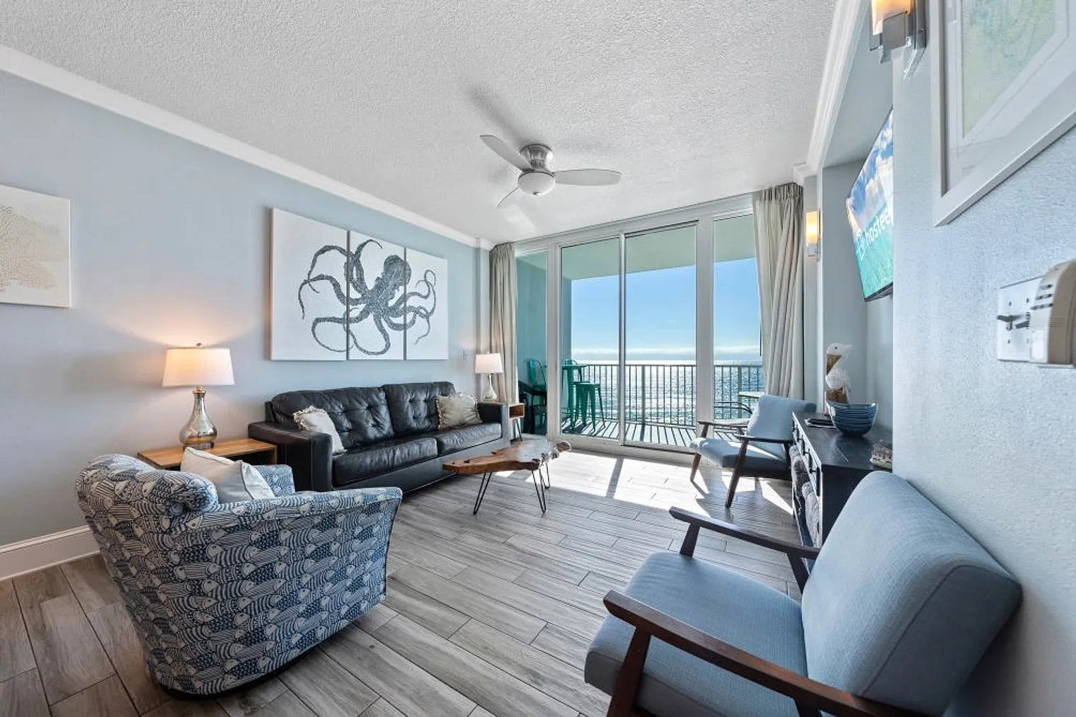 3 bed, 2.0 bath, 1162 sqft, $4,379 — Photo 2