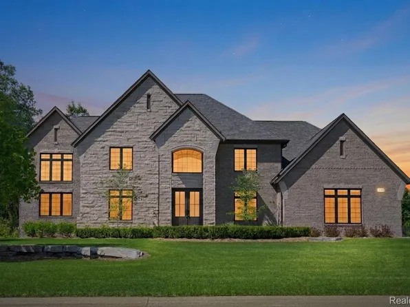 3836 Coachwood Ln, Rochester Hills, MI 48309