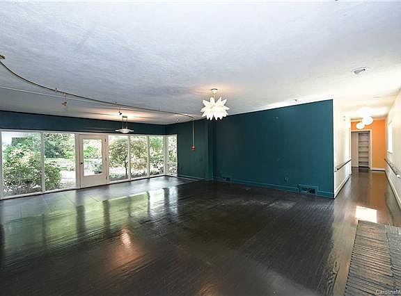 5th image of 7209 Carosan Ln