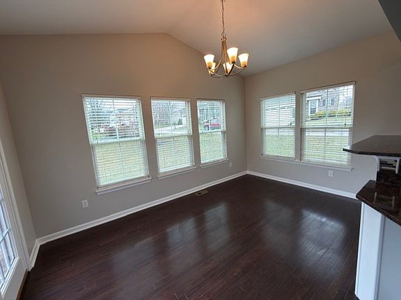 5th image of 176 Stone Ridge Blvd