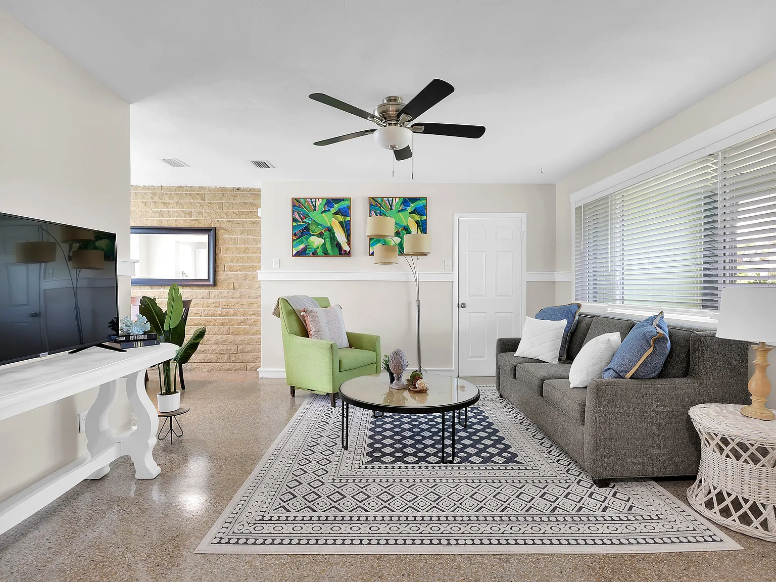 2 bed, 1000 sqft, $2,325 — Photo 4