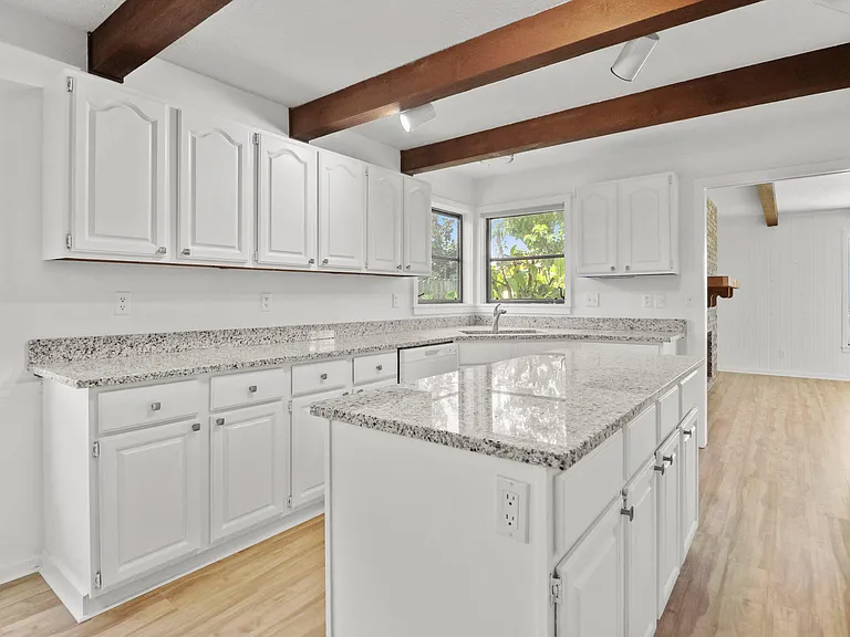 65 Pinehill Trl W #W — Photo 8