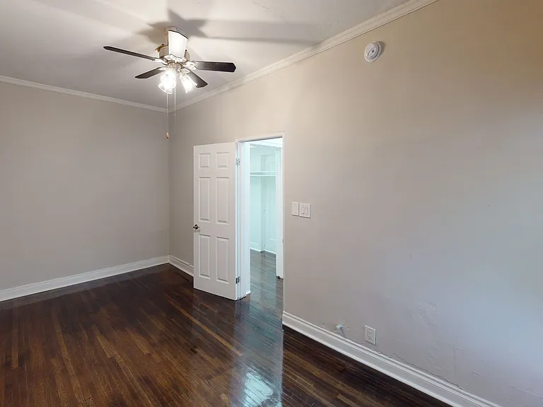 CT2 - Catalina Apts — Photo 27