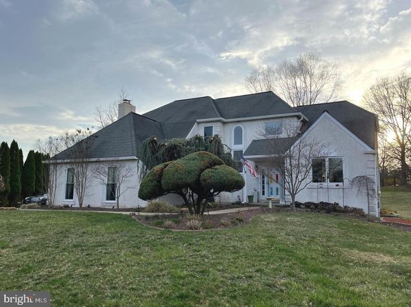 56 W Windrose Dr