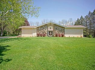 26923 N Greenview Dr, Wauconda, IL 60084