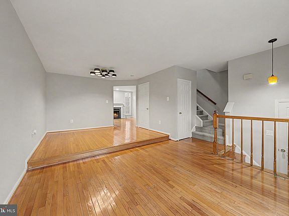 4th image of 6952 Compton Ln