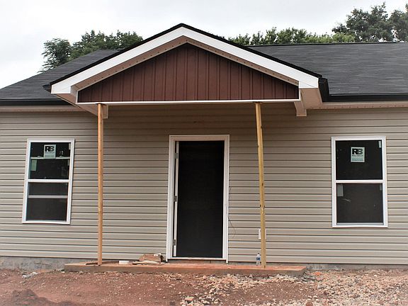 2nd image of 387 Dakota St