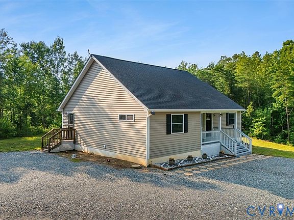 2nd image of 815 Cedar Hill Rd