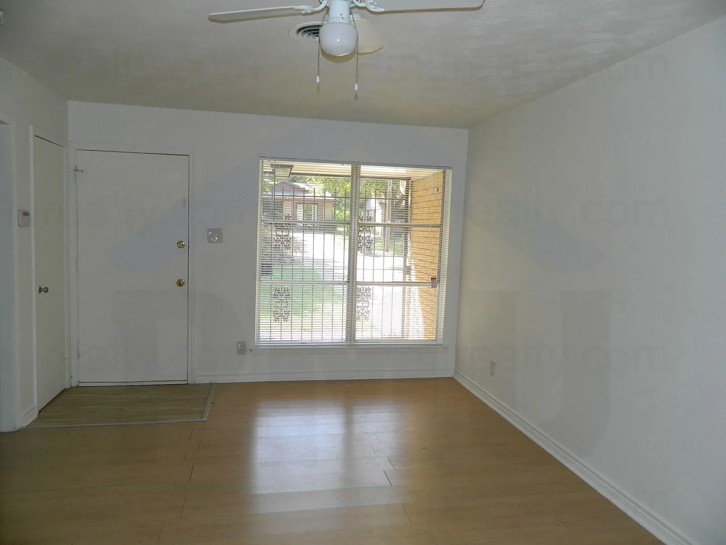 Move In Special $500 Off On The First Month's Rent! Coming Soon! Classic 4-Bed, 1.75-Bath Brick H... — Photo 2