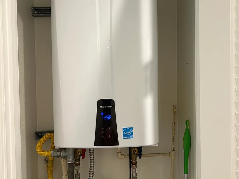 Tankless hot water heater