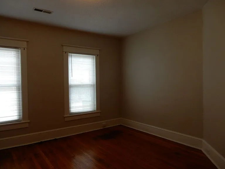 359-361 Elm Ave SW — Photo 16