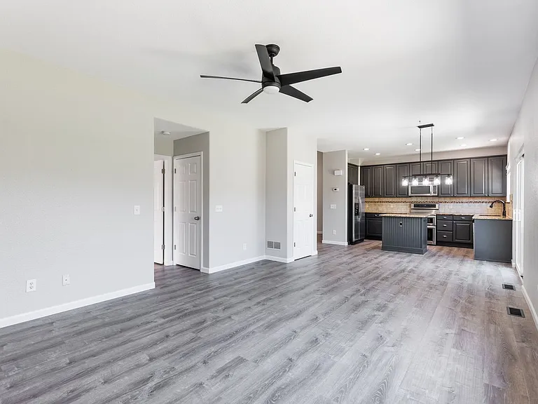 15726 Greenstone Ln — Photo 10