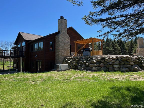 3rd image of 5785 Baldwin Rd