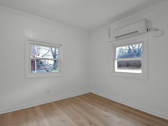 5th image of 1156 Evergreen Rd