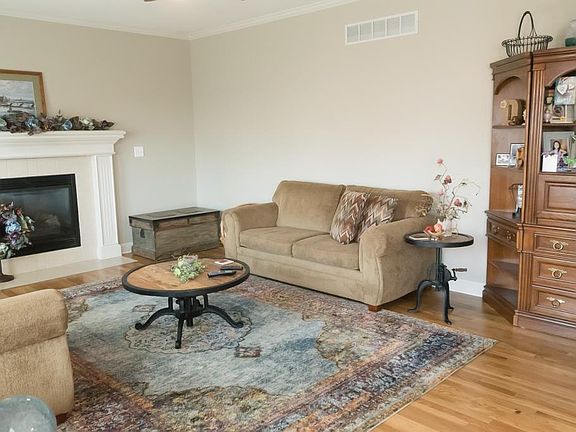 4th image of 1007 NW Hickory Ct