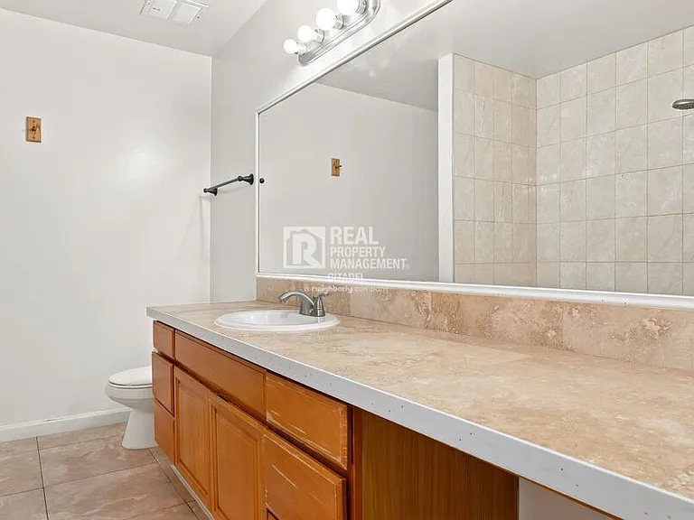 3009 Canyon Crest Dr #B — Photo 13