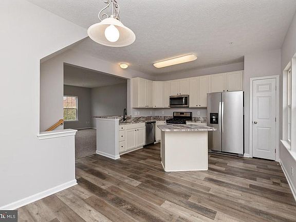 3rd image of 7229 Mockingbird Cir